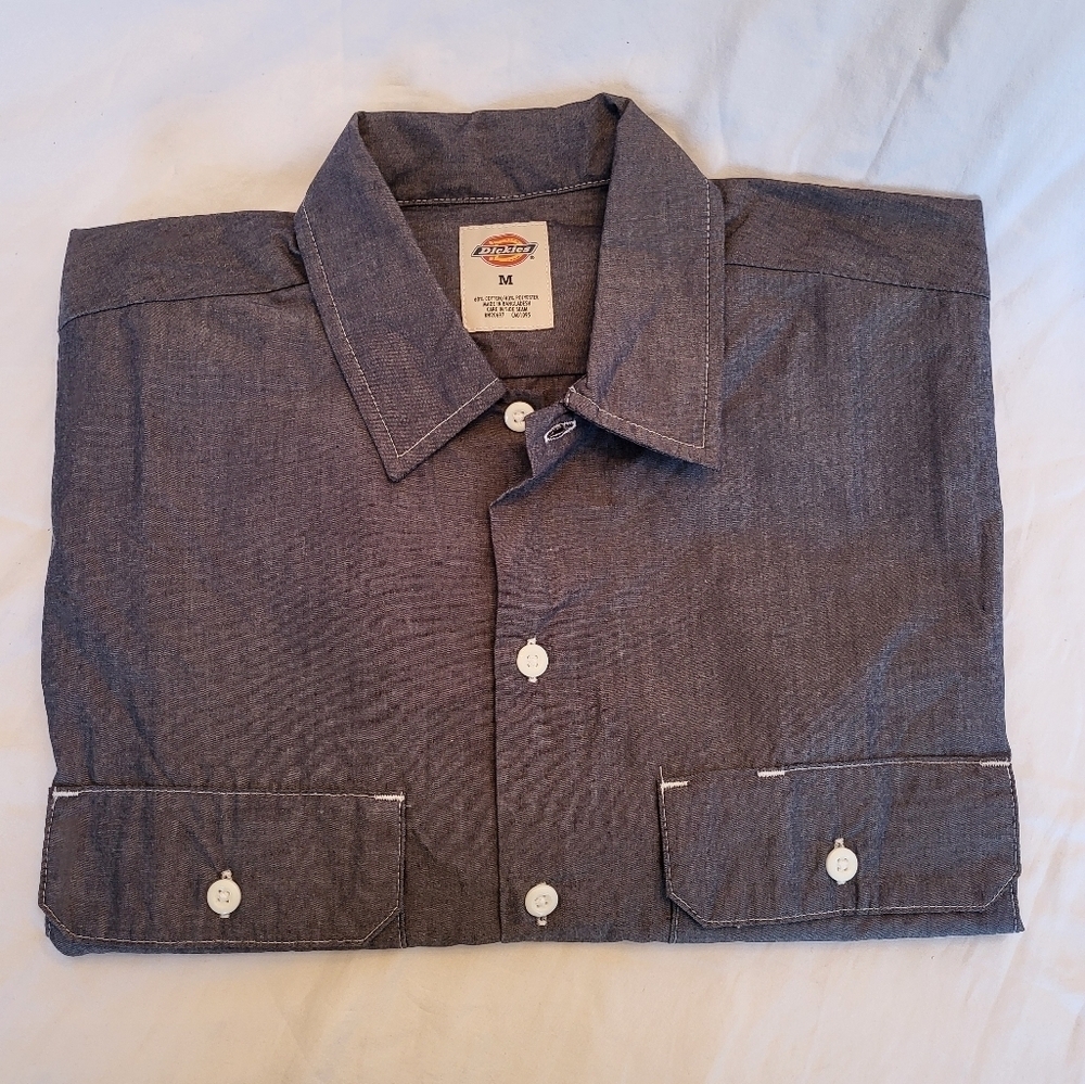 NWOT Dickies Navy Chambray Button-Up Short Sleeve Shirt, Size Medium
